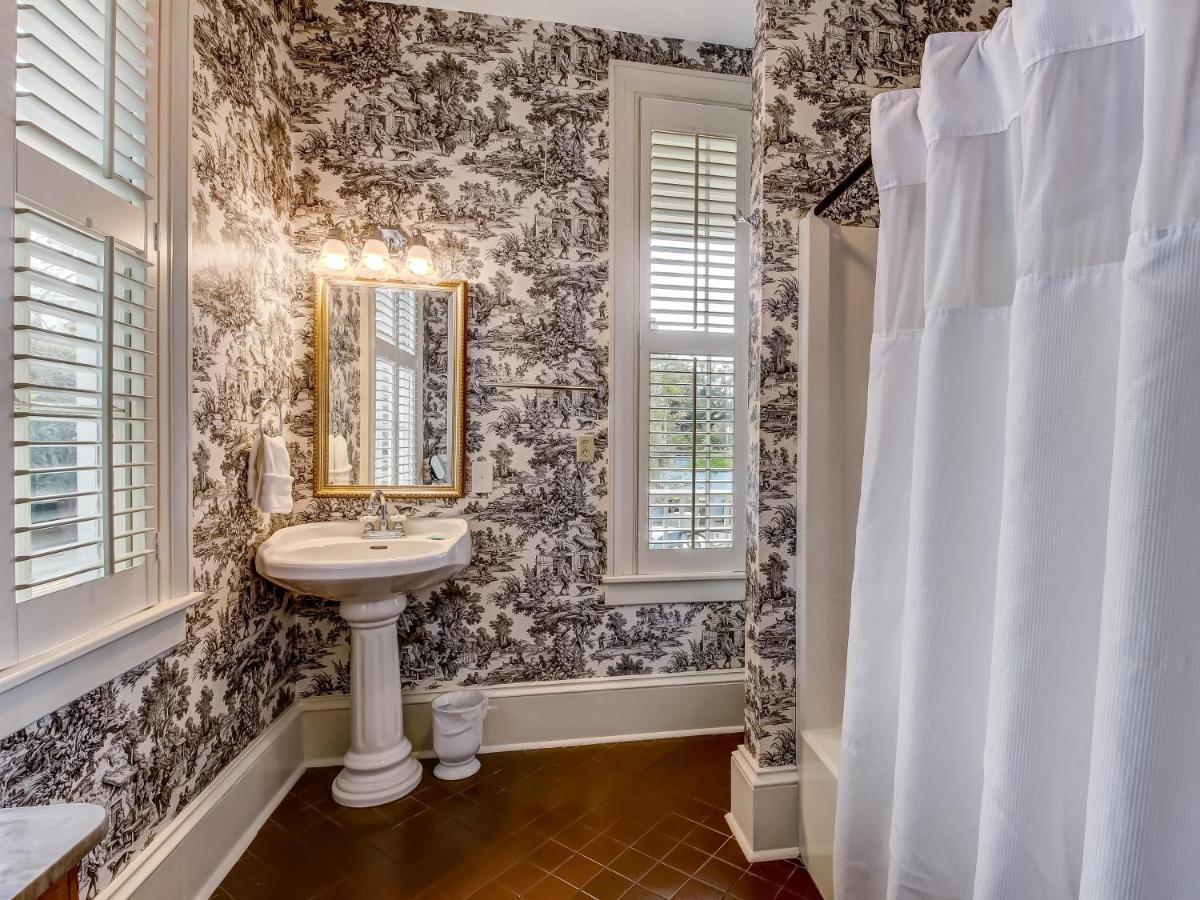 Bird Baldwin Parlor Villa Savannah Bagian luar foto